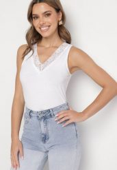 Biały Bawełniany Top Ozdobiony Koronką przy Dekolcie Marithiel. Białe topy Born2be, l, bez wzorów, z bawełny, eleganckie, bez kołnierzyka, bez ramiączek. W wyprzedaży za 16.99 zł.