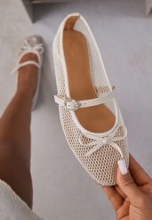 Beżowe Siateczkowe Balerinki Vices z Paskiem z Klamrą i Ozdobną Kokardką Niladiela. Brązowe baleriny Renee, bez wzorów, eleganckie, bez obcasa, bez zapięcia. Za 64.99 zł.