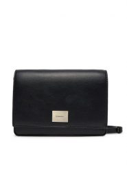 Calvin Klein Torebka Hardware Flap Crossbody K60K612967 Czarny. Czarne listonoszki Calvin Klein, bez wzorów, ze skóry, bez dodatków. Za 239.99 zł.