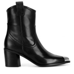 Kowbojki Badura. Czarne botki Badura, bez wzorów, bez obcasa, na słupku, bez zapięcia. Za 257.99 zł.