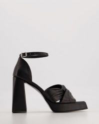 SANDAŁY NA SŁUPKU 160S23352 BLACK. Czarne sandały Venezia, bez wzorów, ze skóry, bez obcasa, na platformie, bez zapięcia. Za 359.00 zł.