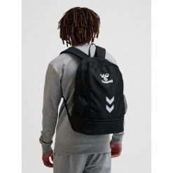 Plecak Hummel Essential Back Pack Unisex. Czarne plecaki Hummel, bez wzorów, bez dodatków. Za 169.50 zł.