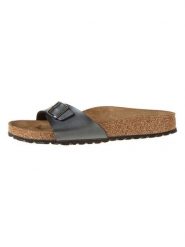 Birkenstock Klapki w kolorze czarnym rozmiar: 40. Czarne klapki Birkenstock, bez wzorów, klasyczne, z otwartym noskiem, bez obcasa, bez zapięcia. Za 314.75 zł.