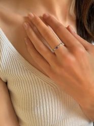 Les Petites Précieuses Srebrny pierścionek z kamieniami szlachetnymi rozmiar: 56. Niebieskie pierścionki Les Petites Précieuses, z cyrkonią, srebrne. Za 108.99 zł.