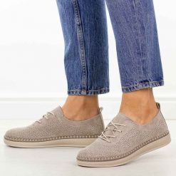 Beżowe skórzane półbuty damskie Filippo Dp7674/26. Brązowe półbuty wsuwane Filippo, na lato, bez wzorów, z jeansu, casualowe, z okrągłym noskiem, bez obcasa, na płaskiej podeszwie. Za 219.00 zł.