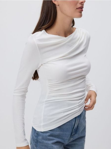 Bluzka z marszczeniami - złamana biel. Bluzki Reserved, l, bez wzorów, z tkaniny, bez kołnierzyka, bez ramiączek. Za 89.99 zł.