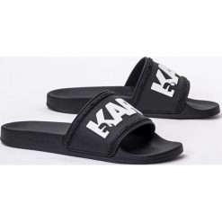 Klapki damskie czarne Karl Lagerfeld Kondo Logo Slide. Czarne klapki KARL LAGERFELD, bez wzorów, klasyczne, bez obcasa, bez zapięcia. Za 269.99 zł.