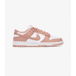 Nike Dunk Low Rose Whisper (W). Czerwone buty sportowe lifestyle Nike, bez wzorów, sportowe, bez zapięcia. Za 397.07 zł.