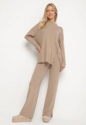 Beżowy Dzianinowy Komplet z Wiskozą Spodnie i Sweter Zdobiony Guzikami Unisea. Brązowe swetry Born2be, s, z aplikacjami, z dzianiny, bez ramiączek. Za 159.99 zł.