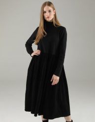 CZARNA SUKIENKA Z BAWEŁNY. Czarne sukienki Unisono, s, bez wzorów, z bawełny, bez kołnierzyka, bez ramiączek, rozkloszowane. Za 399.00 zł.