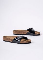 Birkenstock Madrid BF Klapki damskie. Czarne klapki Birkenstock, bez wzorów, młodzieżowe, bez obcasa, bez zapięcia. Za 319.99 zł.