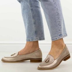 Złote skórzane Polskie mokasyny damskie Deoni D316B. Żółte mokasyny Deoni, bez wzorów, z jeansu. Za 429.00 zł.