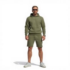 HOME DELUXE Home Wear Spodenki dresowe. Czarne szorty sportowe HOME DELUXE, bez wzorów, z bawełny, na fitness i siłownię. Za 109.99 zł.