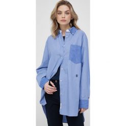 Tommy Hilfiger koszula bawełniana damska relaxed z kołnierzykiem klasycznym. Niebieskie koszule Tommy Hilfiger, bez wzorów, z bawełny, klasyczne, bez kołnierzyka, bez ramiączek. W wyprzedaży za 354.99 zł.