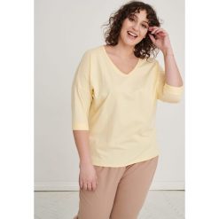 Bluzka Bart 2 Plus Size Misty Yellow. Żółte bluzki blue shadow, plus size, bez wzorów, z bawełny, bez kołnierzyka, plus size, bez ramiączek. Za 119.90 zł.