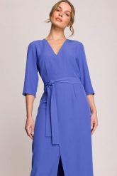 Elegancka sukienka midi z dekoltem V i rozcięciem niebieska. Niebieskie sukienki Stylove, do pracy, uniwersalny, bez wzorów, z elastanu, biznesowe, bez kołnierzyka, dla wysokich, bez ramiączek, midi, dopasowane. Za 389.00 zł.