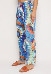 Niebieskie Szerokie Spodnie z Wiskozą i Wysokim Stanem ze Wzorem Tie-Dye i Gumką w Pasie Halflea. Niebieskie jeansy Born2be, na lato, bez wzorów, z jeansu, z podwyższonym stanem. Za 59.99 zł.