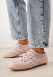 Różowe Sneakersy Klasyczne Tenisówki z Zamszu Naturalnego Talanashta. Czerwone trampki Renee, bez wzorów, z jeansu, klasyczne, bez zapięcia. Za 199.99 zł.