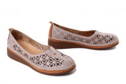 KOCH 4131 Beżowy, półbuty damskie. Brązowe półbuty wsuwane KOCH, na lato, bez wzorów, ze skóry, bez obcasa, na koturnie. Za 249.90 zł.