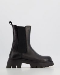 SZTYBLETY DAMSKIE 9469-4 221 BLACK. Czarne botki Venezia, bez wzorów, ze skóry, bez obcasa, bez zapięcia. Za 399.00 zł.
