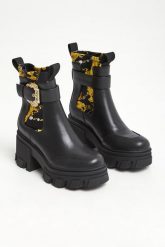 Botki damskie na obcasie VERSACE JEANS COUTURE. Botki Versace Jeans Couture, bez wzorów, z jeansu, bez obcasa, na obcasie, bez zapięcia. W wyprzedaży za 936.75 zł.