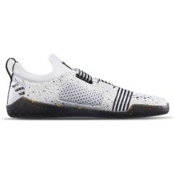 Buty treningowe TYR DZ-1 DropZero Barefoot na rzepy. Białe buty do biegania TYR, bez wzorów, bez zapięcia, do biegania. Za 799.99 zł.
