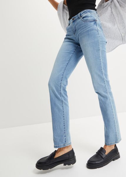 Dżinsy ze stretchem straight, mid waist. Niebieskie jeansy bonprix, bez wzorów, z jeansu. Za 127.99 zł.