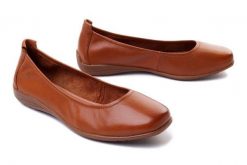 JOSEF SEIBEL 74801 133 240 FENJA 01 camel, baleriny/czółenka damskie. Brązowe baleriny Josef Seibel, bez wzorów, ze skóry, bez obcasa, bez zapięcia. Za 302.32 zł.