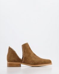 ZAMSZOWE BOTKI NAVAJO114 CA SNU. Botki Venezia, bez wzorów, ze skóry, bez obcasa, bez zapięcia. Za 329.00 zł.