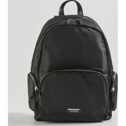 Plecak z kieszeniami - Czarny. Czarne plecaki Sinsay, bez wzorów, bez dodatków. Za 59.99 zł.