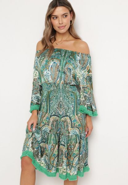 Zielona Sukienka Hiszpanka Ozdobiona Frędzlami o Rozkloszowanym Fasonie w Print Paisley Allnight. Zielone sukienki Born2be, na co dzień, l, bez wzorów, eleganckie, bez kołnierzyka, bez ramiączek, proste. Za 79.99 zł.