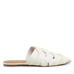 Klapki Eva Longoria. Białe klapki Eva Longoria, bez wzorów, bez obcasa, bez zapięcia. Za 409.99 zł.