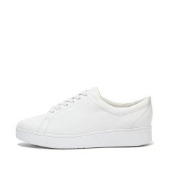 Damskie skórzane buty sportowe FitFlop Rally. Białe buty treningowe Flip Flop, bez wzorów, z jeansu, bez zapięcia, tenisowe. Za 564.00 zł.