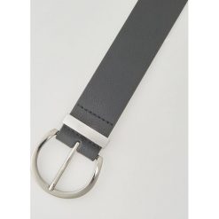 Pasek z okrągłą klamrą - Czarny. Czarne paski House, w paski. Za 29.99 zł.