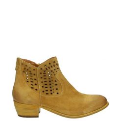 BOTKI ZE SKÓRY ZAMSZOWEJ 5722 SAYO OCRA. Botki Venezia, bez wzorów, ze skóry, bez obcasa, bez zapięcia. Za 389.00 zł.