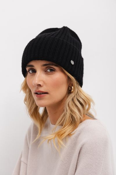 WEŁNIANA CZAPKA GILDA CZARNA One size - Flawless. Czarne czapki zimowe Flawless, bez wzorów, z kaszmiru, eleganckie. Za 195.50 zł.