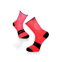 Skarpety rowerowe SKARPETKI ROWEROWE LEKKIE Fluo Coral. Czerwone skarpetki TRY TO FLY, bez wzorów. W wyprzedaży za 58.09 zł.