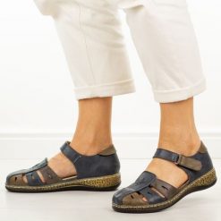 Granatowe ażurowe półbuty damskie Potocki 90396. Niebieskie półbuty wsuwane POTOCKI, na lato, w ażurowe wzory, z jeansu, eleganckie, bez obcasa, na płaskiej podeszwie. Za 149.00 zł.