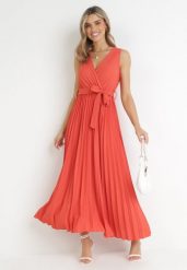 Czerwona Plisowana Sukienka Maxi z Gumką w Pasie i Materiałowym Paskiem Biak. Czerwone sukienki Born2be, na imprezę, l, bez wzorów, z materiału, eleganckie, bez kołnierzyka, bez ramiączek, maxi. W wyprzedaży za 84.99 zł.