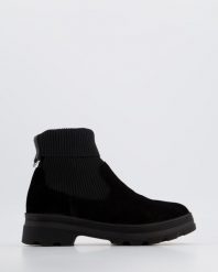BOTKI Z WYWIJANĄ CHOLEWKĄ 267016 BLACK. Czarne botki Venezia, bez wzorów, ze skóry, bez obcasa, bez zapięcia. Za 229.00 zł.
