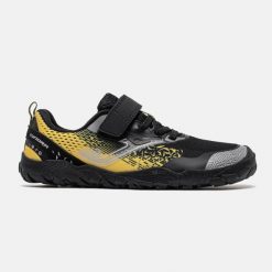 Buty JOMA BFTUNJW2601V TUNDRA JUNIOR BAREFOOT Czarny. Czarne buty do biegania Joma, bez wzorów, z tkaniny, bez zapięcia, do biegania. Za 198.99 zł.