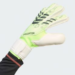 Rękawice bramkarskie Predator Match Fingersave. Białe rękawiczki adidas, bez wzorów, sportowe. Za 259.00 zł.