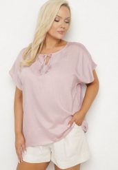 Ciemnoróżowa Bluzka z Wiskozą Wiązana przy Dekolcie Dovarelle. Czerwone bluzki Born2be, plus size, bez wzorów, z jeansu, eleganckie, bez kołnierzyka, plus size, bez ramiączek. Za 69.99 zł.