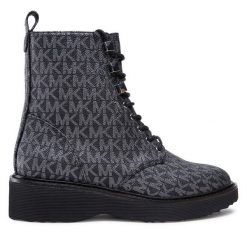 Trapery MICHAEL Michael Kors. Czarne traperki MICHAEL Michael Kors, bez wzorów, bez obcasa, bez zapięcia. Za 1,549.00 zł.