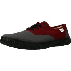 Buty VICTORIA 106651 Czerwony. Czerwone buty trekkingowe VICTORIA, z tkaniny, bez zapięcia. Za 75.99 zł.
