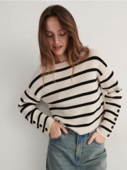 Sweter w paski - wielobarwny. Swetry Reserved, l, bez wzorów, z dzianiny, bez ramiączek. W wyprzedaży za 45.99 zł.