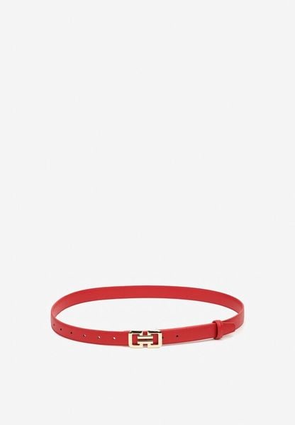 Czerwony Pasek Ozdobiony Klamrą o Geometrycznym Kształcie Vefia. Czerwone paski Renee, bez wzorów, z jeansu, eleganckie. Za 24.99 zł.