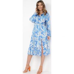 Niebieska Sukienka Parthitheme. Niebieskie sukienki Born2be, m, z aplikacjami, bez kołnierzyka, bez ramiączek, midi. W wyprzedaży za 77.99 zł.