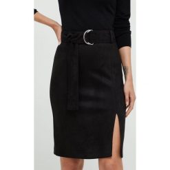 Silvian Heach spódnica kolor czarny mini prosta. Czarne spódnice Silvian Heach, na co dzień, bez wzorów, z tkaniny, mini, proste. W wyprzedaży za 339.99 zł.