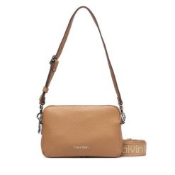 Torebka Calvin Klein. Brązowe listonoszki Calvin Klein, bez wzorów, bez dodatków. Za 409.99 zł.